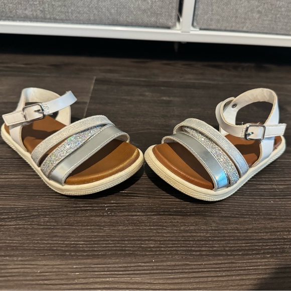 Toddler Girl White Sandals - Picture 4 of 7